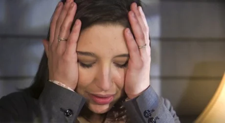 Абеллу Дэнджер беспомощно удерживают, прежде чем сделать минет и испытать шок - Abella Danger