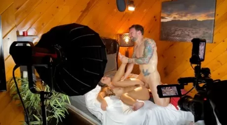 Видеоблог XXX с обнаженными фотографиями Джии Дерзы 12