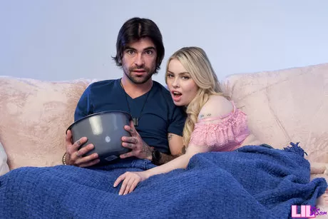 Блондинка Лаки Фейри занимается сексом со своим отчимом в ночь кино 2