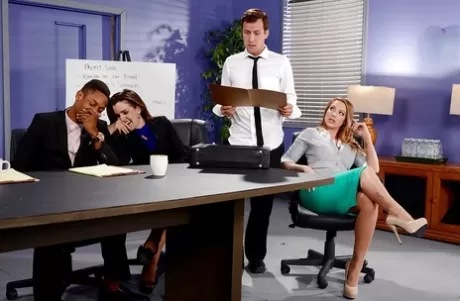 Грудастая латиноамериканка офисная работница Джуэлз Вентура кончает от коллеги 1