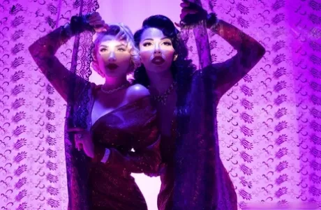 Потрясающие снимки обнаженной Кензи Энн и скромной Ариэль 1