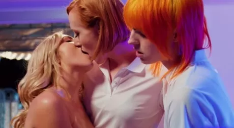 Потрясающие снимки обнаженных Кензи Энн и Джин Голливуд 7