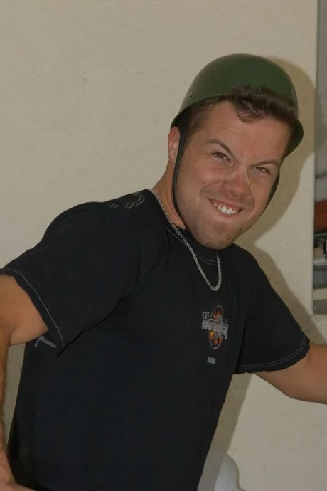 Любительская девушка Лекси Би переворачивает своего парня птичкой во время показа юбки без трусиков - Lexi Belle