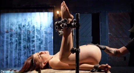 Мэнди Мьюз находится в жестком рабстве, пока ее пытают и мастурбируют - Mandy Muse