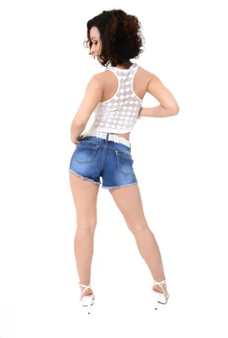 Соло-девушка Пэмми Ли обнажает свои красивые сиськи во время исполнения стриптиза 3