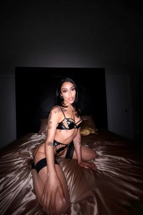 Комната Рикиса в исполнении Ванессы Скай, Рикки Джонсона Hot XXX 2