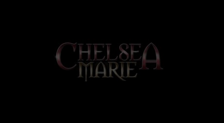 Челси Мари опускается и пачкается в этой сцене с женой-рогоносцем, где она присоединяется 5